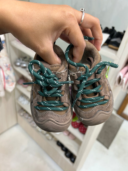 Brown trainers